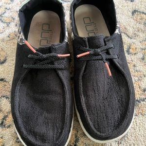 Womens Hey Dudes size 9
